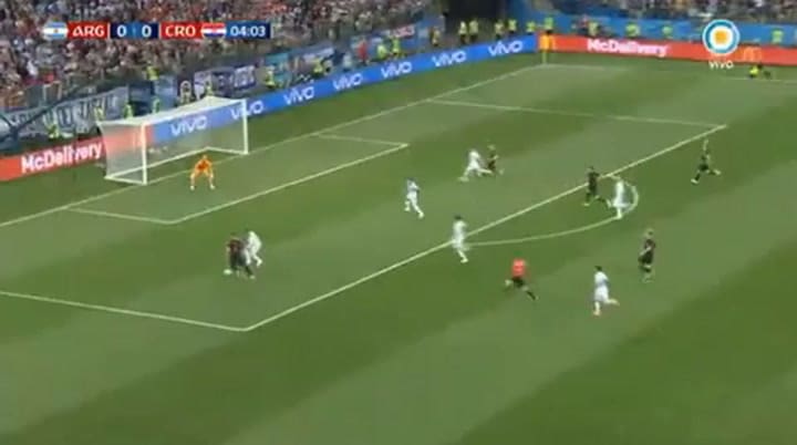 A los 4 minutos del primer tiempo, Caballero salvó a la Argentina - Fuente: Tv Pública