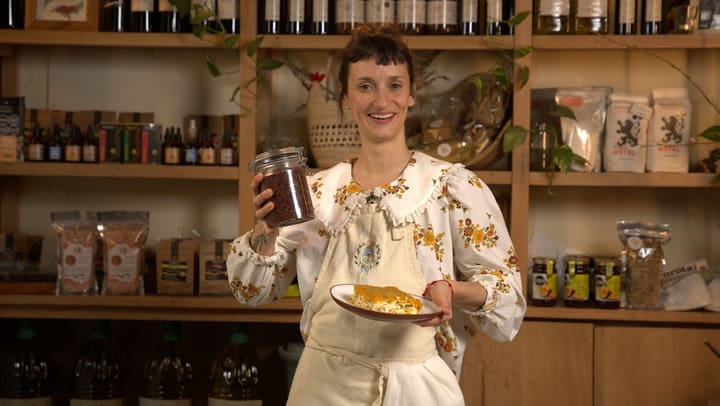 Adelanto: 2da. entrega de cocina antiinflamatoria, Alejandra Pais prepara un pastel de tofu y una mermelada raw de arándanos