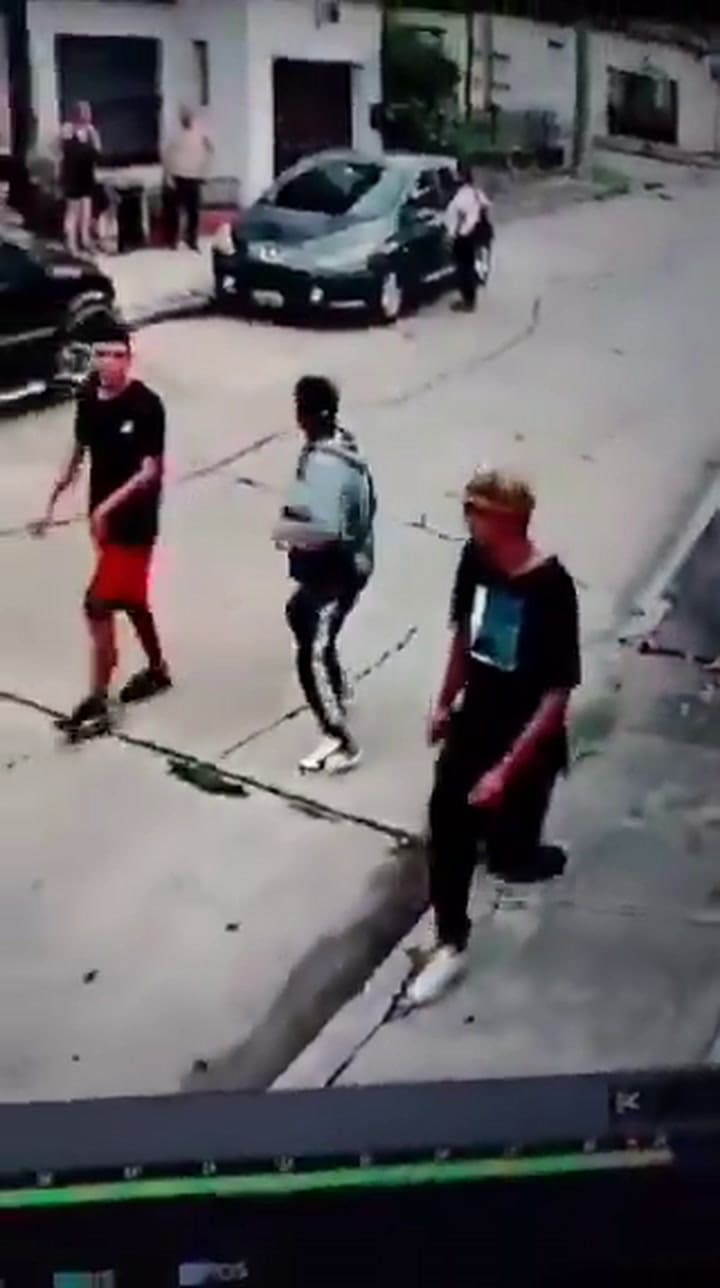 Con un arma encañonaron a una familia para robar un auto