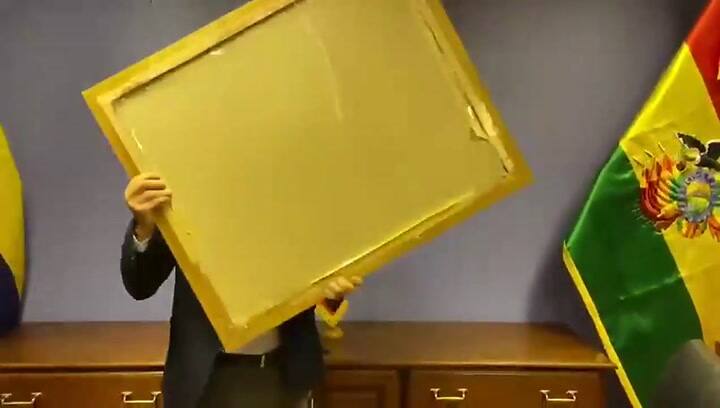 Así volvió el embajador de Maduro a la sede diplomática de Venezuela en Bolivia - Fuente: Twitter