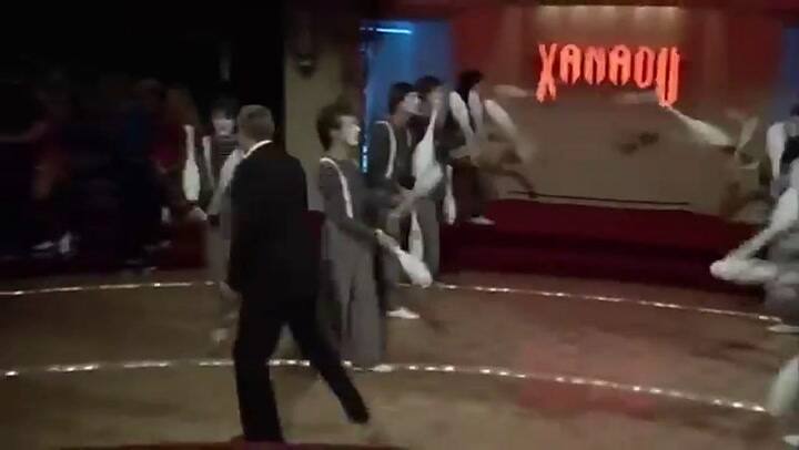 Escena de roller skates en Xanadu