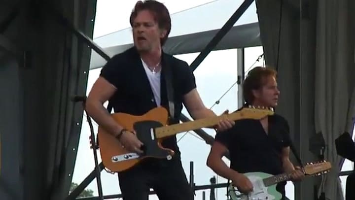 Meg Ryan disfrutando un recital de su novio, John Mellencamp, en 2011 - Fuente: YouTube