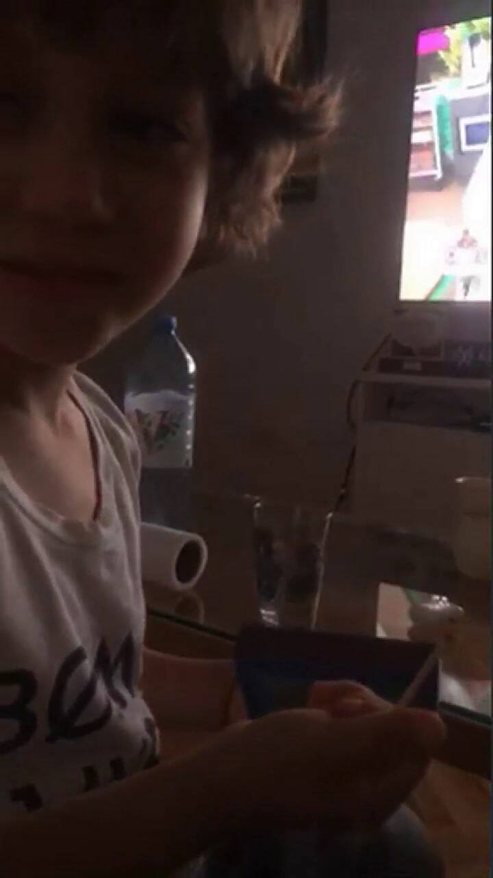 Jimena Barón le enseñó a Momo a usar fósforos y se quemó en vivo - Fuente: Instagram