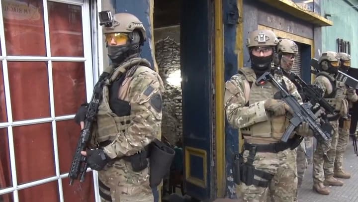 Detienen a seis personas acusadas de traficar cocaína impregnada en vestimenta a Europa y Asia