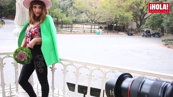 Backstage de producción de fotos para Celeste Cid - Fuente: HOLA