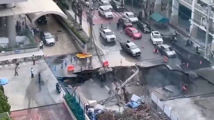 El impresionante socavón en Bangkok