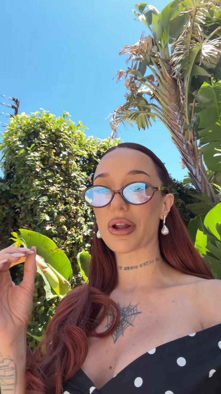 La reacción de Luck Ra al ver que La Joaqui ploteó su camioneta de rosa