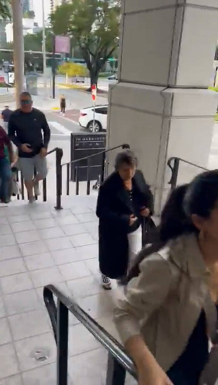 Largas colas para votar en Miami