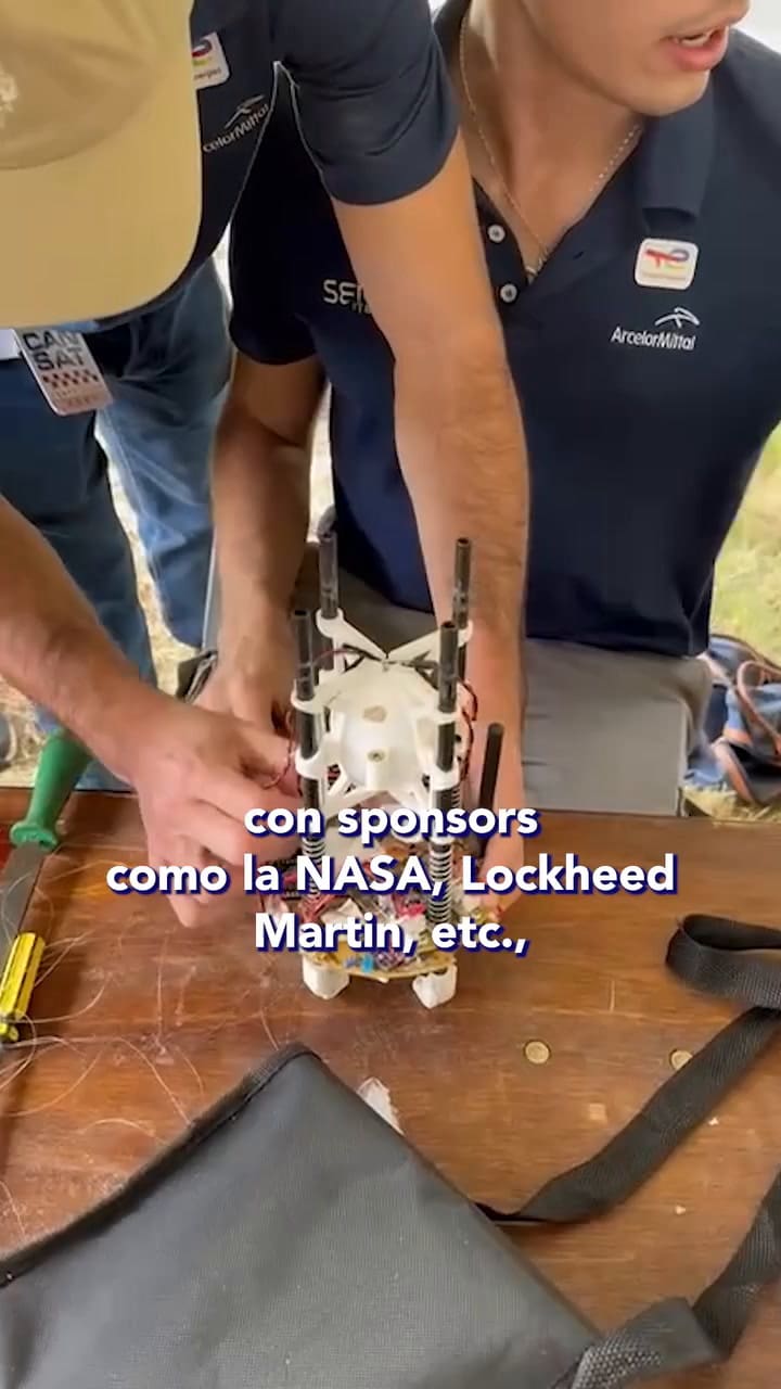Son latinos, crearon un satélite del tamaño de una lata y competirán en Estados Unidos