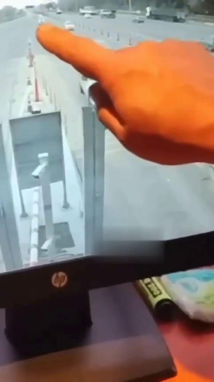 Un hombre volcó tras impactar con la cabina de un peaje en Luján