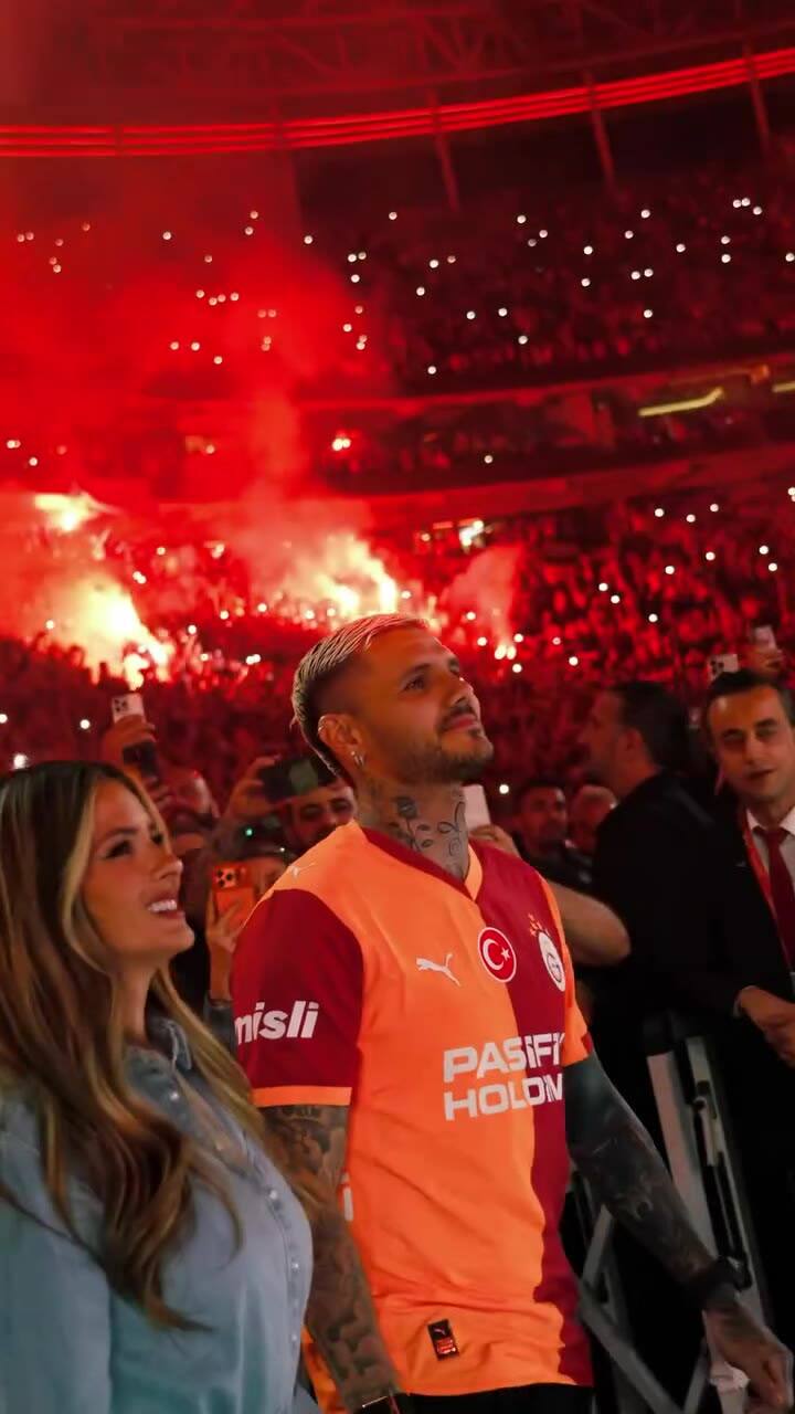 Mauro Icardi y la China Suárez en los festejos del Galatasaray