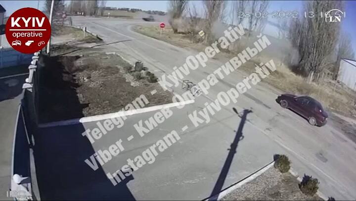 El impactante video que muestra cómo las tropas rusas le disparan a un auto con civiles adentro