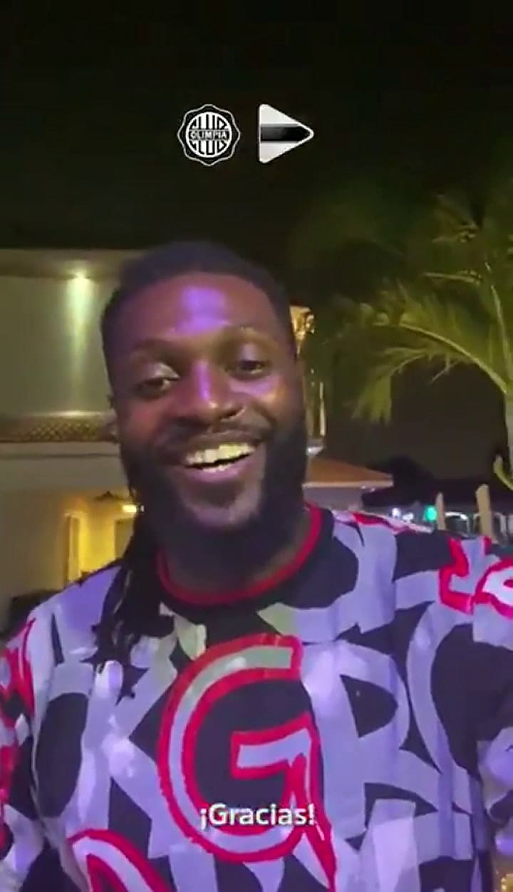 Adebayor, a Olimpia de Paraguay: video que confirma la negociación y cuándo vendría a jugar a la Arg
