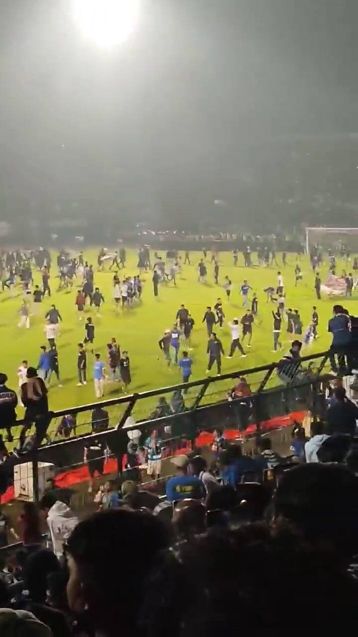 Al menos 127 personas han muerto en los disturbios ocurridos en el estadio Kanjuruhan en Kepanjen