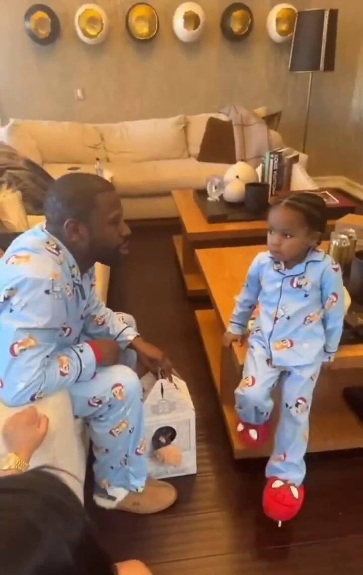 Mayweather le regaló un edificio a su nieto de 3 años