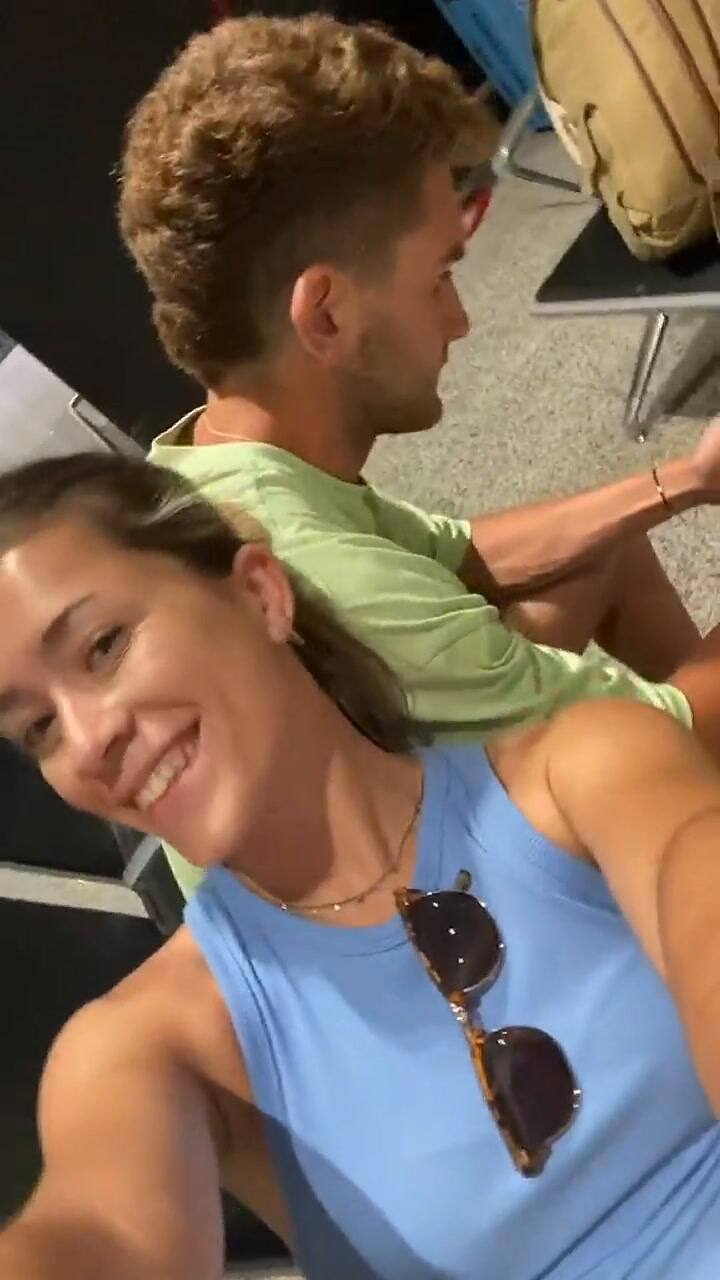 Una tiktoker brindó su mejor secreto en el aeropuerto para no pagar hotel