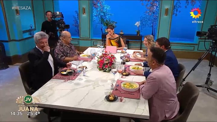 Pacu Pena lanzo una carcajada por el menu y Juana Viale le llamo la atencion