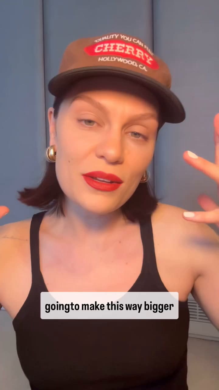 Jessie J contó que tiene cáncer de mama