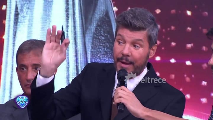 Tinelli y un divertido intercambio con Julián Serrano - Fuente: Eltrece