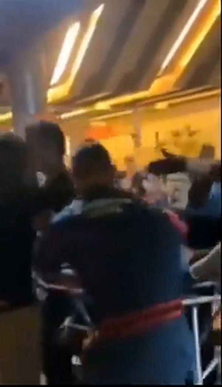 El traslado de Leandro Lo a la ambulancia