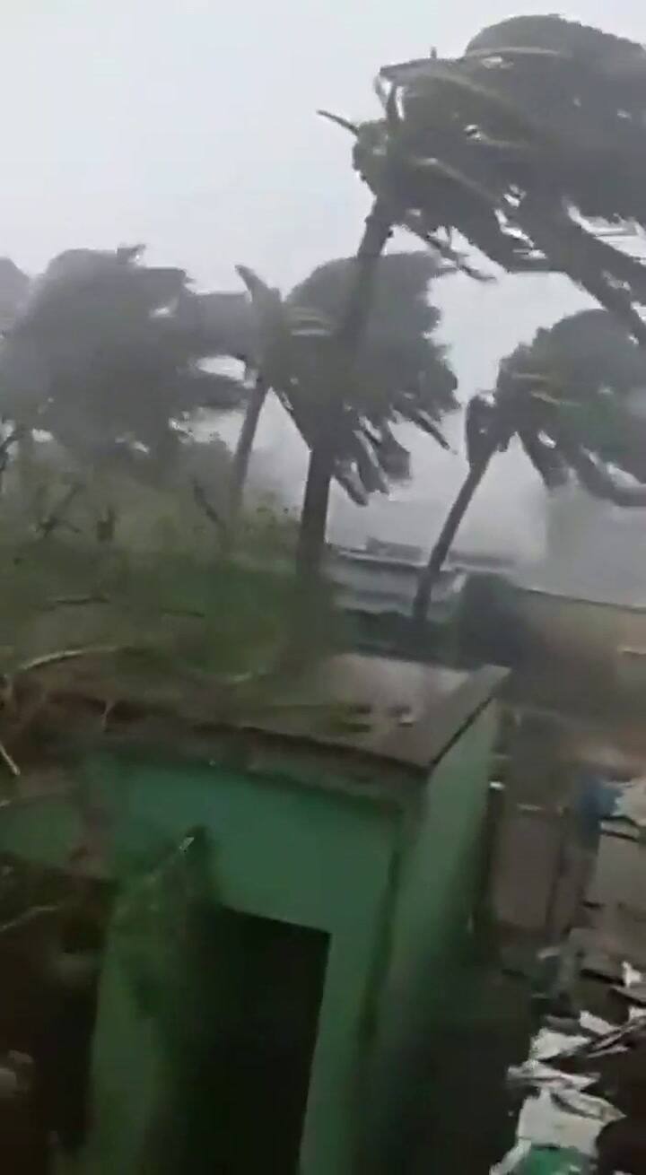 Los vientos del ciclón Fani azotan la ciudad india de Puri - Fuente: Twitter