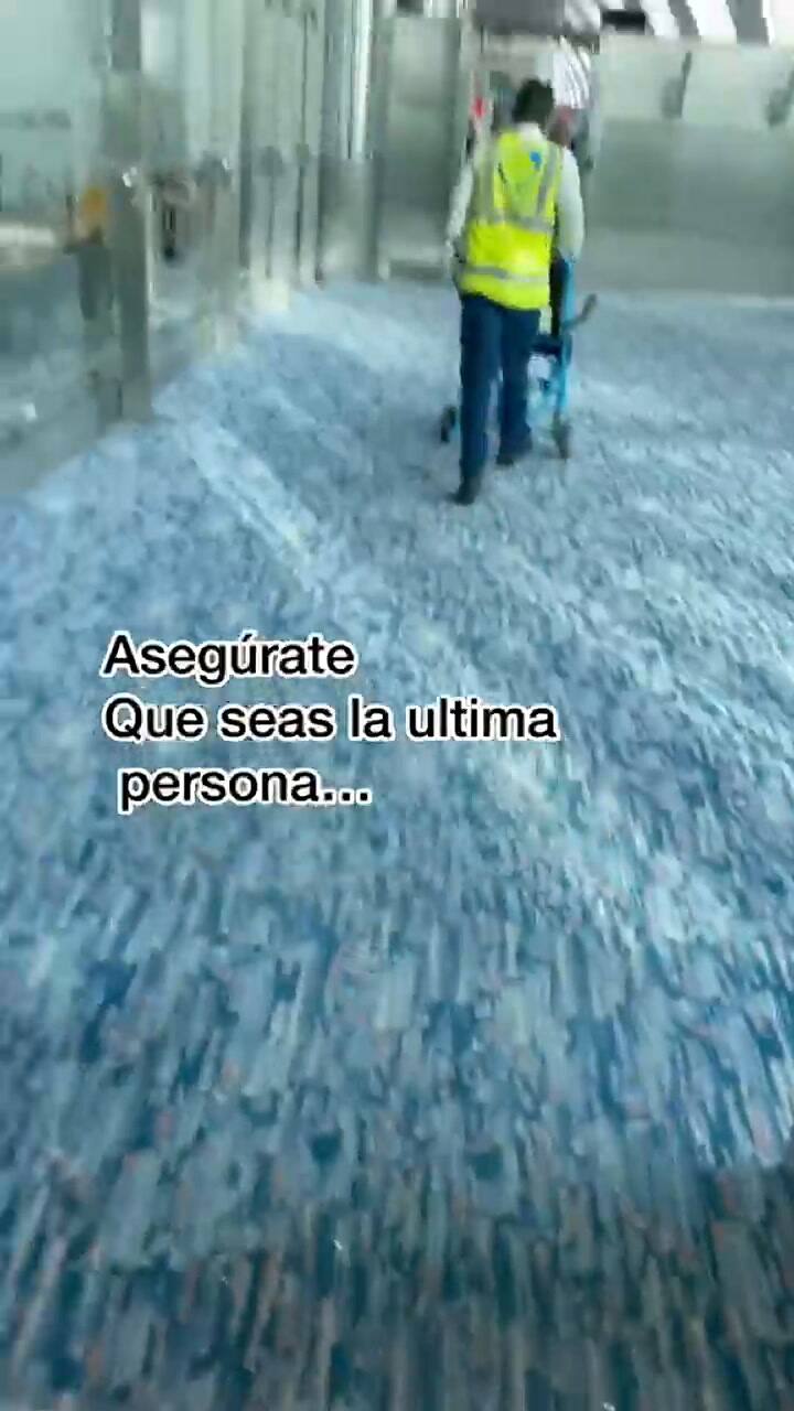 Una joven reveló cómo conseguir asientos vacíos en un avión