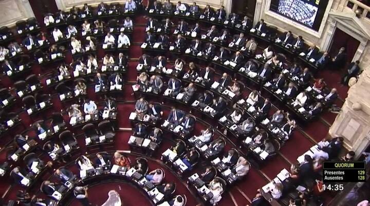 El momento en que increpan a Monzó