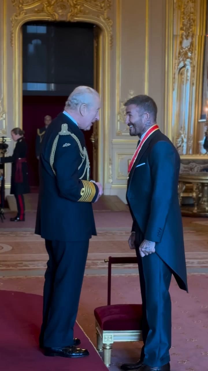 David Beckham fue distinguido por el rey Carlos III en el castillo de Windsor