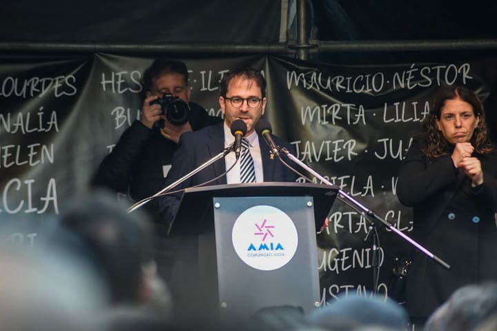 Fuerte reclamo del presidente de la AMIA al Congreso y a la Justicia a 30 años del atentado