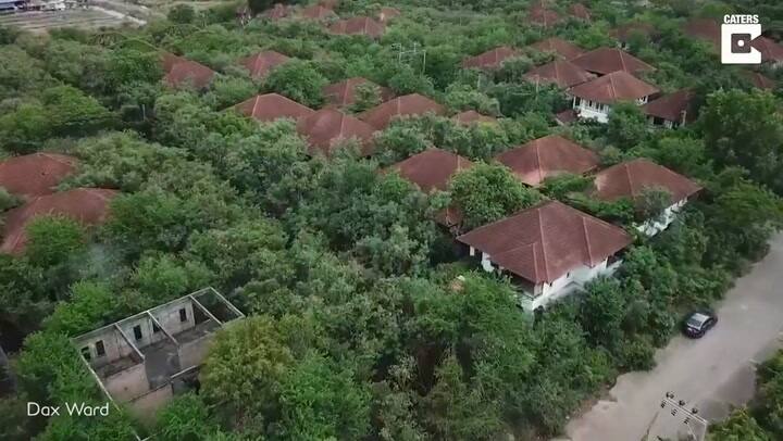 Las inquietantes imágenes del interior de un barrio que se cree embrujado