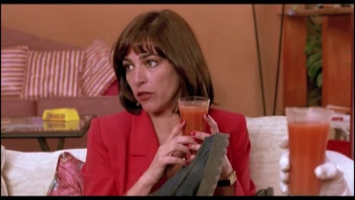 Escena de Mujeres al borde de un ataque de nervios - Fuente: YouTube