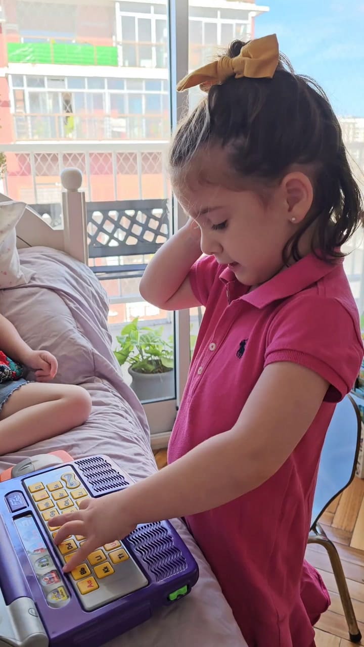 El video de las hermanas Sofi y Ana jugando