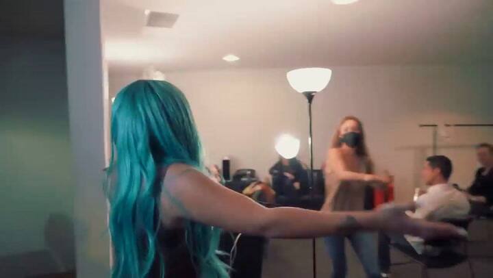 Anahí y Karol G se preparan para dar concierto en México