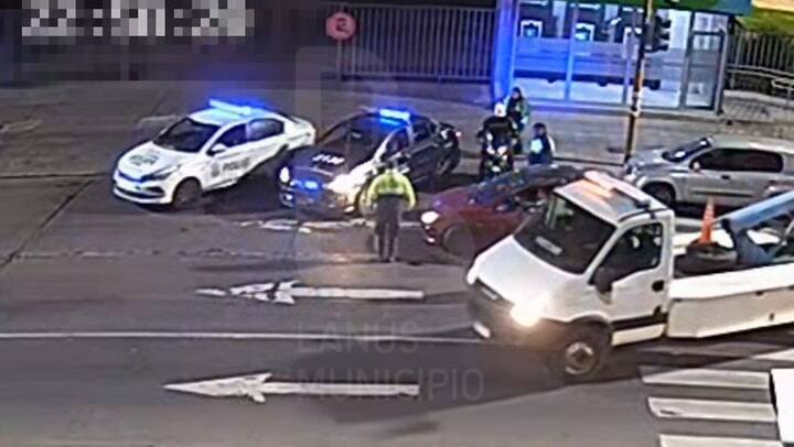 Una persecución en Lanús terminó cuando los asaltantes chocaron contra un poste de luz