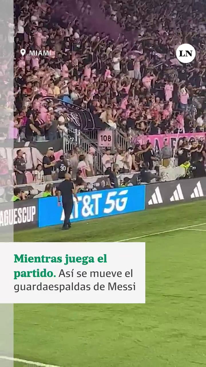 Así se mueve el guardaespaldas de Messi mientras se juega el partido