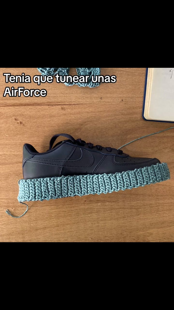 Lucas Hortiguera fue el diseñador que le hizo las zapatillas a María Becerra para River