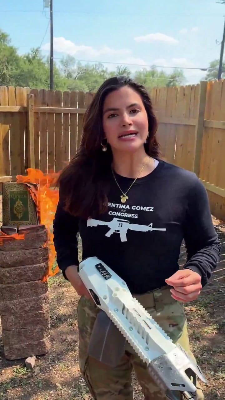 Valentina Gómez quemó la Corán con un lanzallamas