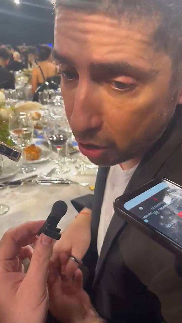 Jey Mammon llegó a la gala de los Martín Fierro y reveló por qué llegó tarde