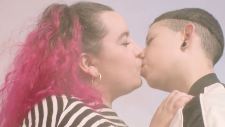 Besos en apoyo a la diversidad