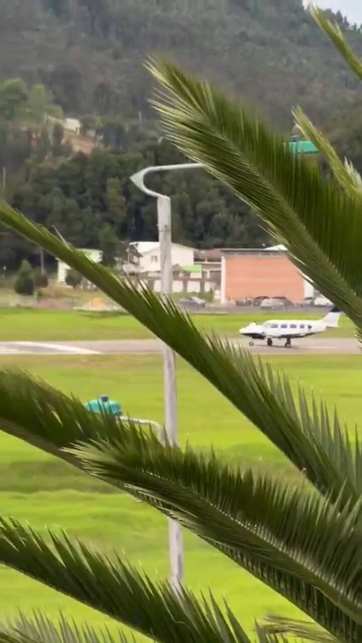 Al momento del despegue, en un video se escucha que alguien grita: "se le acabó la pista"