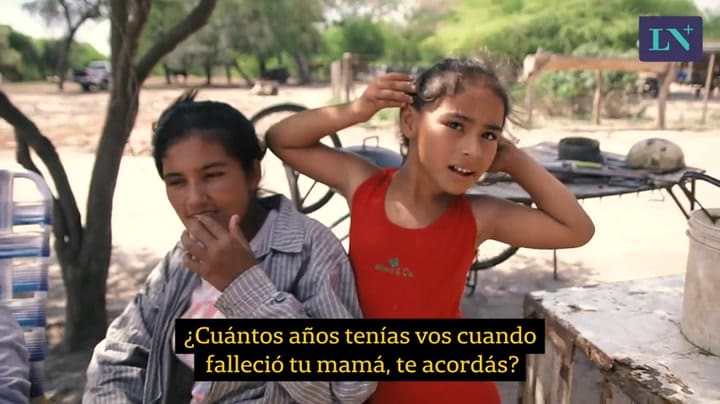 Cómo es perder a tu mamá en un parto y criar a tu hermana con solo 17 años