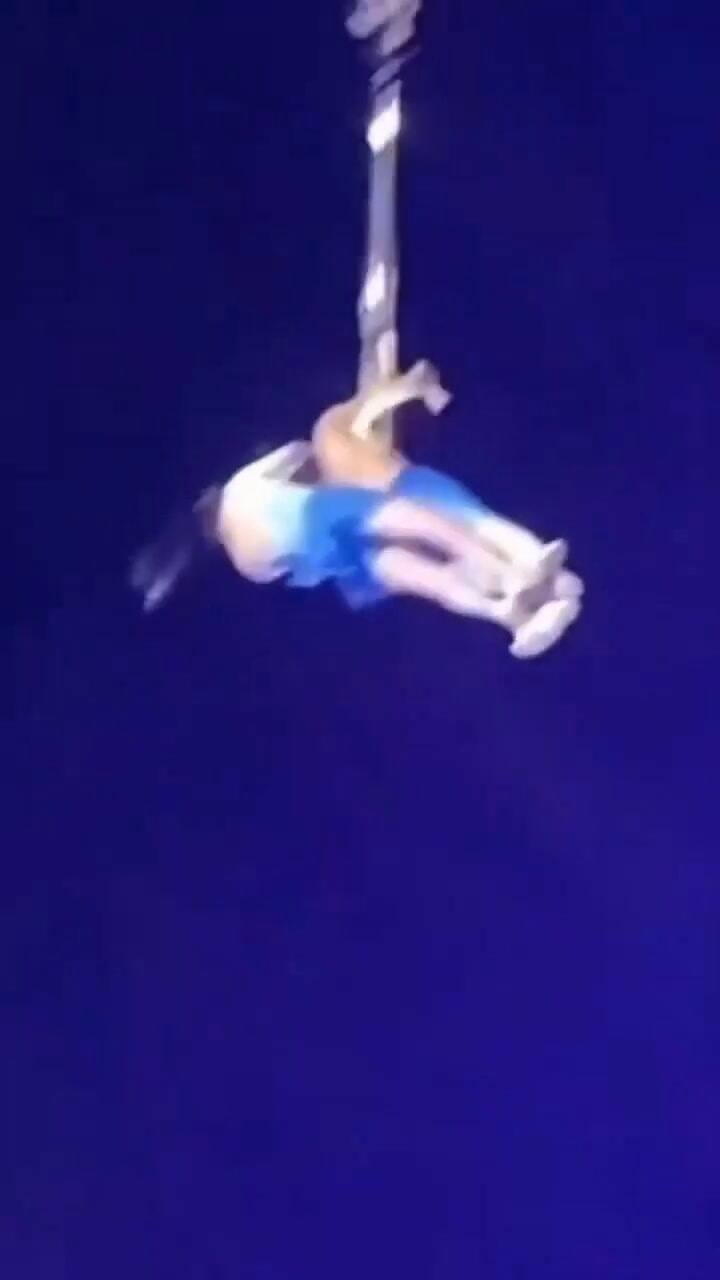 Horror en China por la muerte de una trapecista durante un show en vivo