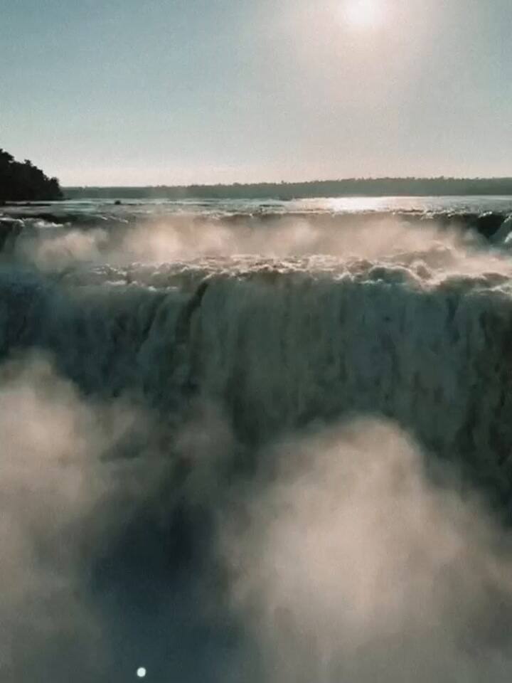 La alegría de Carla Pereyra en las Cataratas