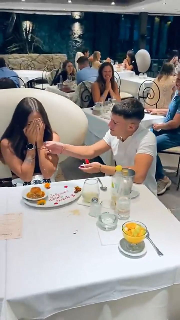 la insólita manera en que le pidió matrimonio a su novia a través de un flan con dulce de leche