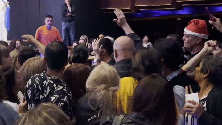 Leda Bergonzi realiza imposición de manos