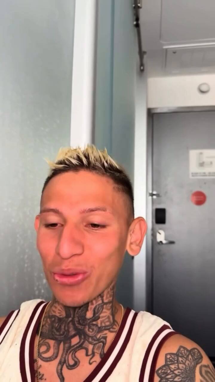 Un influencer colombiano fue estafado en Nueva York y reveló lo que encontró dentro de su compra