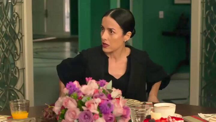 La casa de las flores: Paulina y Julián se pelean - Fuente: YouTube