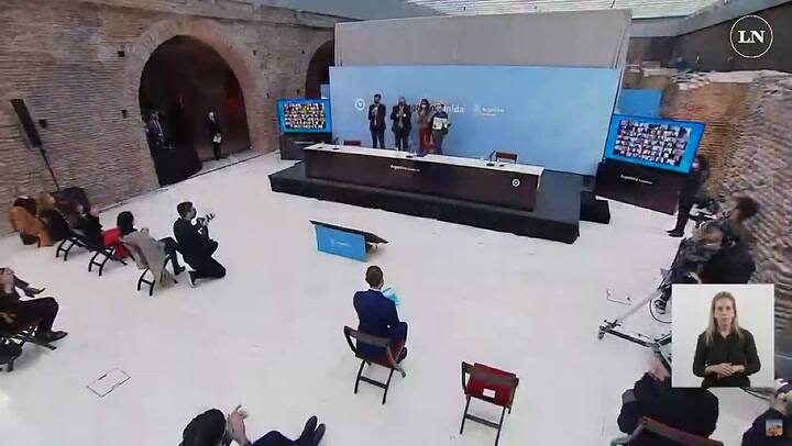 Protesta y reclamo en la presentación del nuevo DNI para personas no binarias