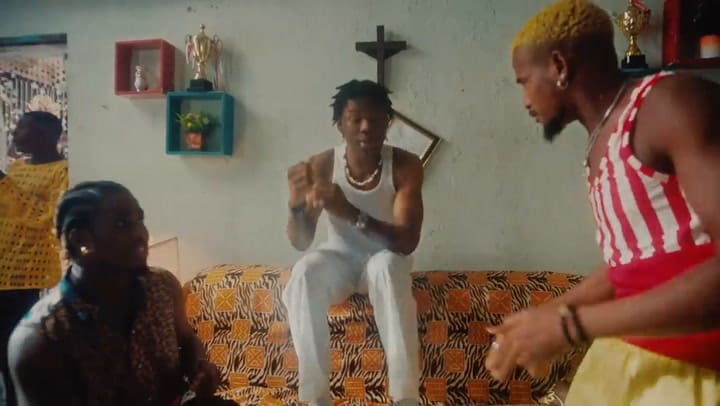 Video oficial de "Calm down", de Rema