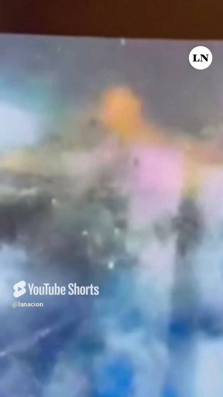 Así fue el momento en el que explotó una camioneta Tesla frente a un hotel de Trump